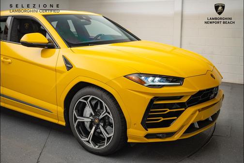 2022 Lamborghini Urus Base