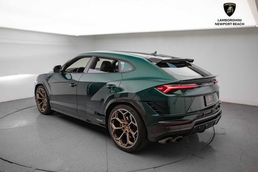 2023 Lamborghini Urus Performante