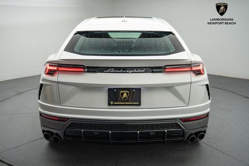 2022 Lamborghini Urus Base