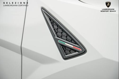 2022 Lamborghini Urus Base