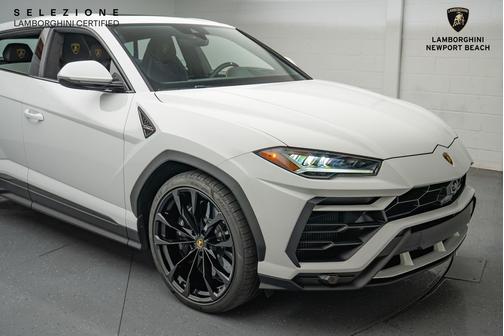 2022 Lamborghini Urus Base