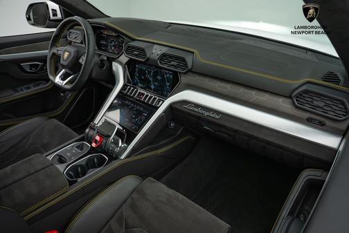2022 Lamborghini Urus Base