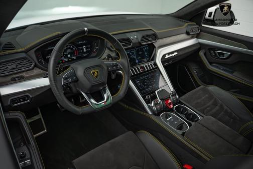 2022 Lamborghini Urus Base