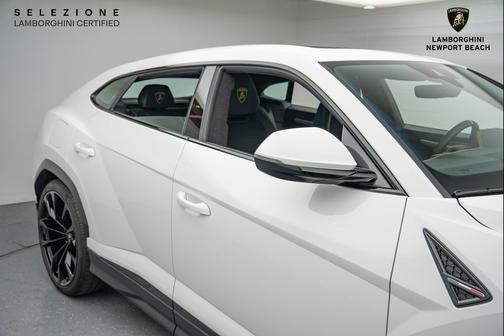 2022 Lamborghini Urus Base