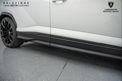 2022 Lamborghini Urus Base