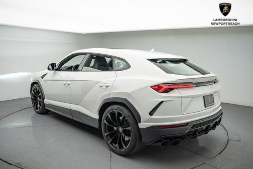 2022 Lamborghini Urus Base