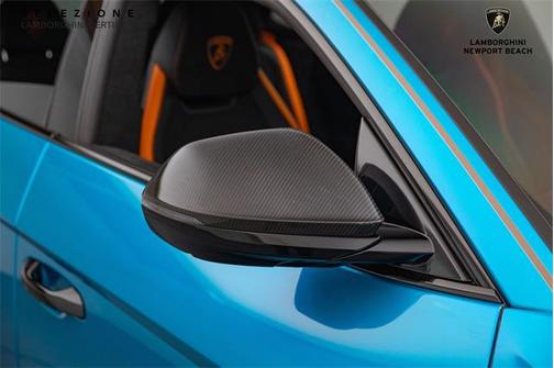 2023 Lamborghini Urus Performante
