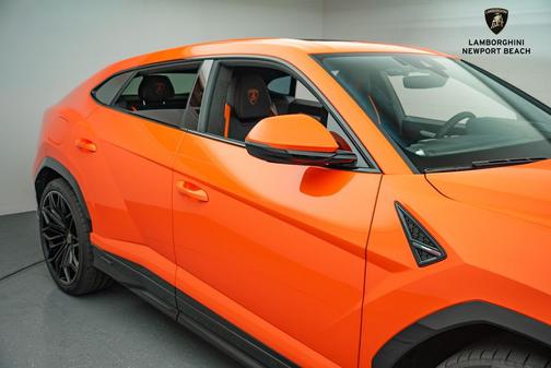 2025 Lamborghini Urus SE