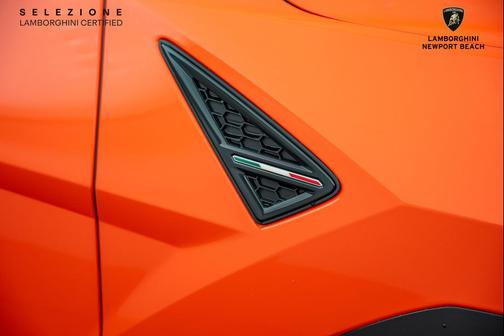 2025 Lamborghini Urus SE
