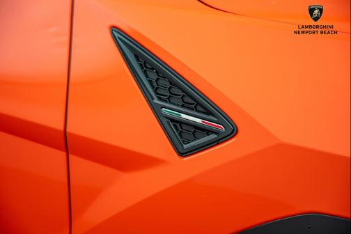 2025 Lamborghini Urus SE