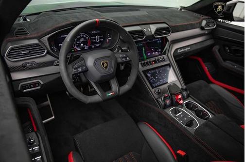 2024 Lamborghini Urus Performante