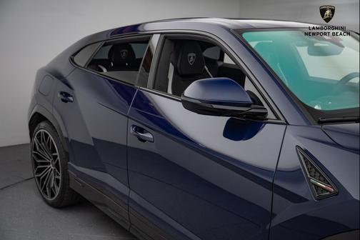 2025 Lamborghini Urus SE