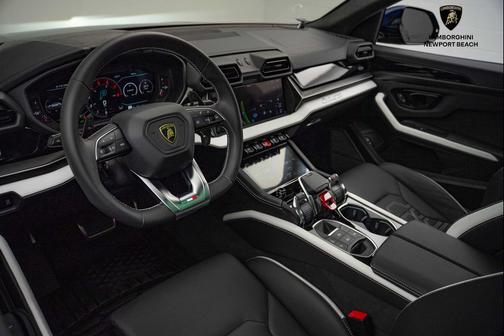 2025 Lamborghini Urus SE