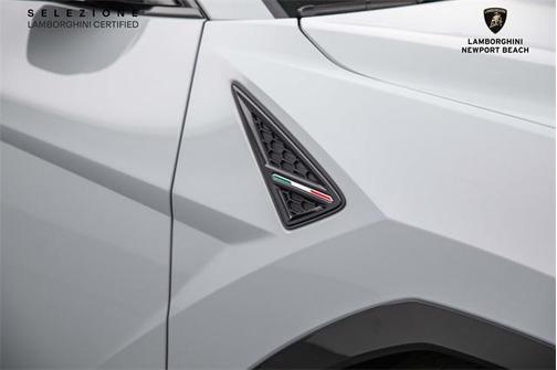 2024 Lamborghini Urus S