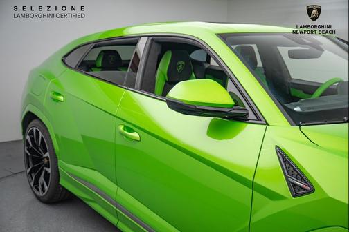 2022 Lamborghini Urus Base