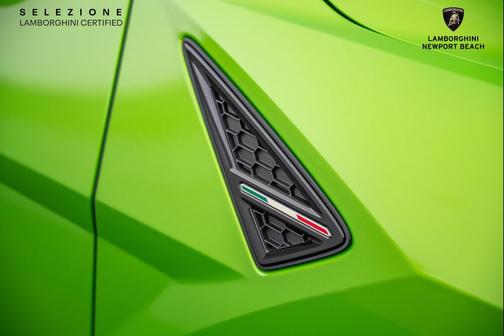 2022 Lamborghini Urus Base