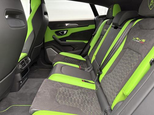 2022 Lamborghini Urus Base