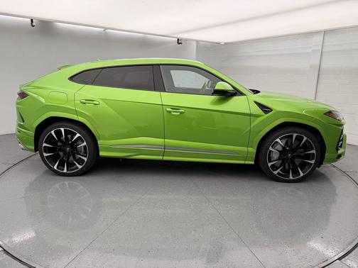 2022 Lamborghini Urus Base