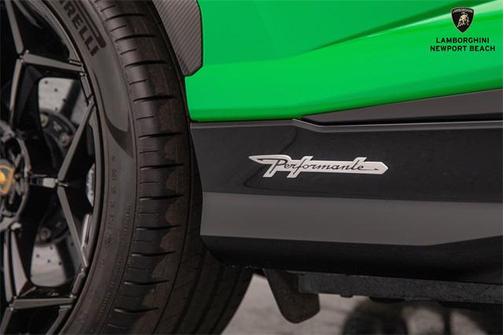 2023 Lamborghini Urus Performante