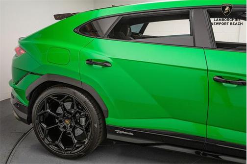 2023 Lamborghini Urus Performante