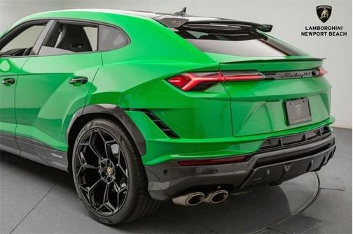 2023 Lamborghini Urus Performante
