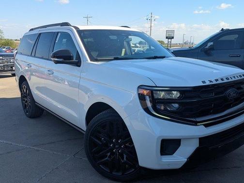 Star White 2026 Ford Expedition Platinum
