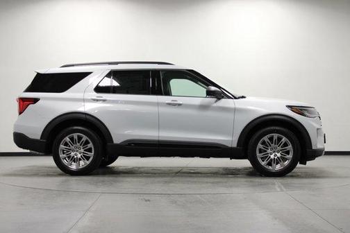 Space White Metallic 2026 Ford Explorer Active