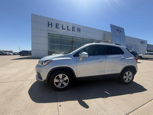 Silver Ice Metallic 2019 Chevrolet Trax LT