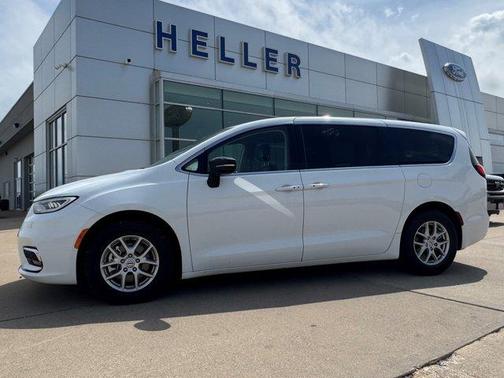 Bright White Clearcoat 2024 Chrysler Pacifica Touring-L