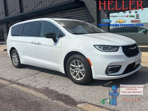 Bright White Clearcoat 2024 Chrysler Pacifica Touring-L