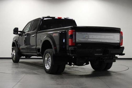 Agate Black Metallic 2025 Ford F-450 Platinum