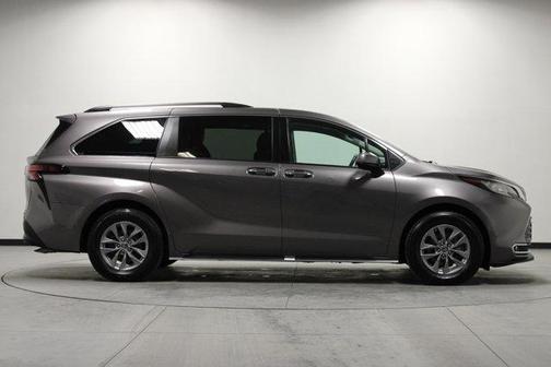 2022 Toyota Sienna XLE