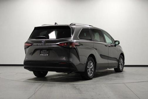 2022 Toyota Sienna XLE
