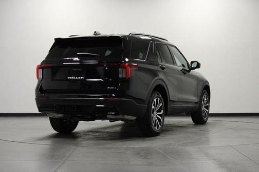Agate Black Metallic 2026 Ford Explorer ST-Line