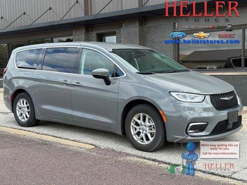Ceramic Gray Clearcoat 2023 Chrysler Pacifica Touring-L