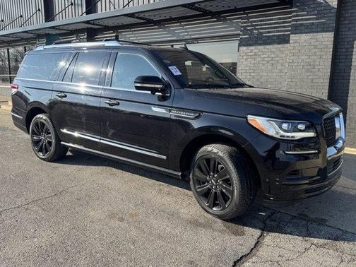 2022 Lincoln Navigator L Reserve