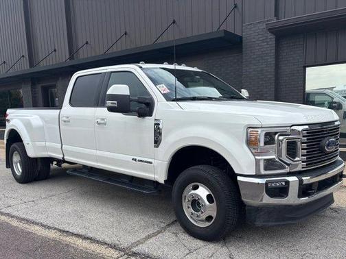 White Metallic 2022 Ford F-350 Lariat Super Duty