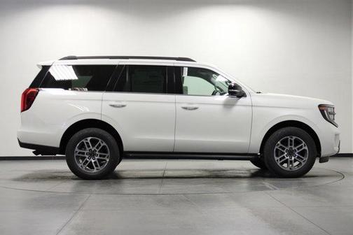 Star White 2026 Ford Expedition Active