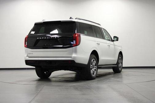 Star White 2026 Ford Expedition Active