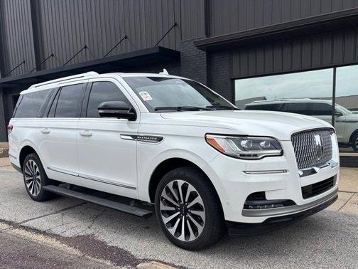 White Metallic 2023 Lincoln Navigator L Reserve