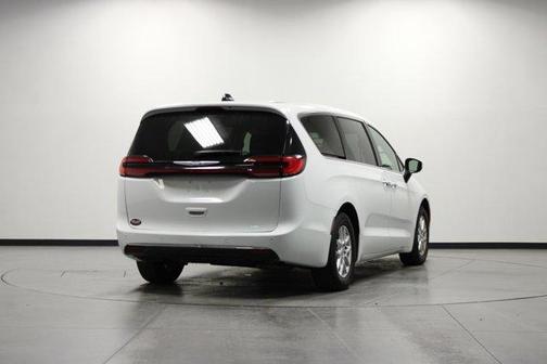 2023 Chrysler Pacifica Touring-L