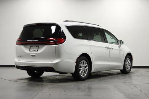 Bright White Clearcoat 2022 Chrysler Pacifica Touring-L