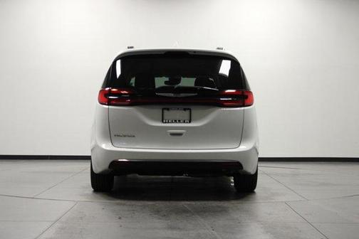 Bright White Clearcoat 2022 Chrysler Pacifica Touring-L