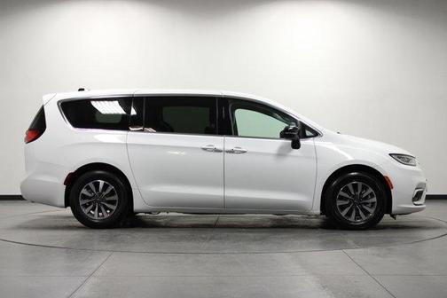 Bright White Clearcoat 2024 Chrysler Pacifica Hybrid Select