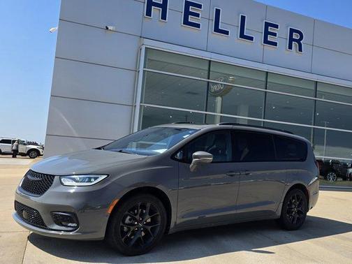 2022 Chrysler Pacifica Touring-L