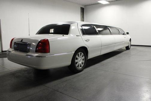2003 Lincoln Town Car Executive