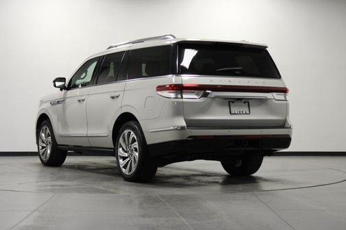 Ceramic Pearl Metallic 2024 Lincoln Navigator Reserve