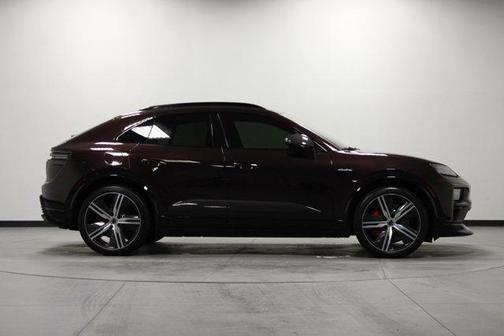 2024 Porsche Macan Turbo