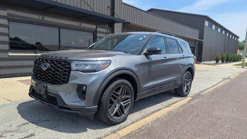 Gray Metallic 2025 Ford Explorer ST-Line