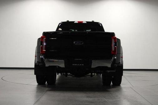 Agate Black Metallic 2026 Ford F-350 Lariat Super Duty